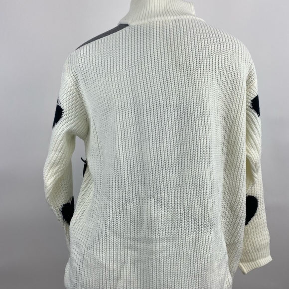 Cold Shoulder Heart Pattern Sweater - Picture 2 of 2